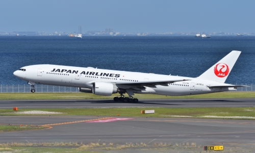 JALとANA、燃油サーチャージ2022年12月以降は3段階値下げへ。ジェット燃料の下降分を反映。
